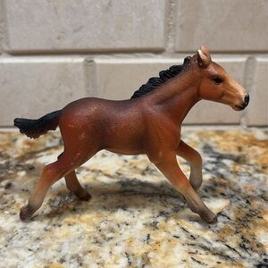 17085 Schleich Mustang Foal Horse Toy - Farm Animal Toy - Horse Toy